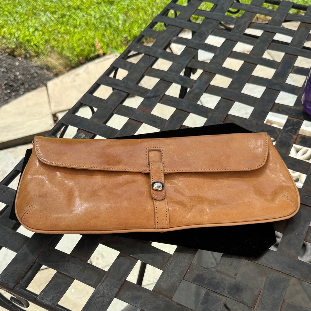 Kenneth Cole Tan Leather wristlet Clutch